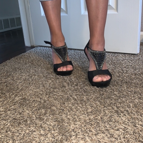 Heels - Picture 4 of 4